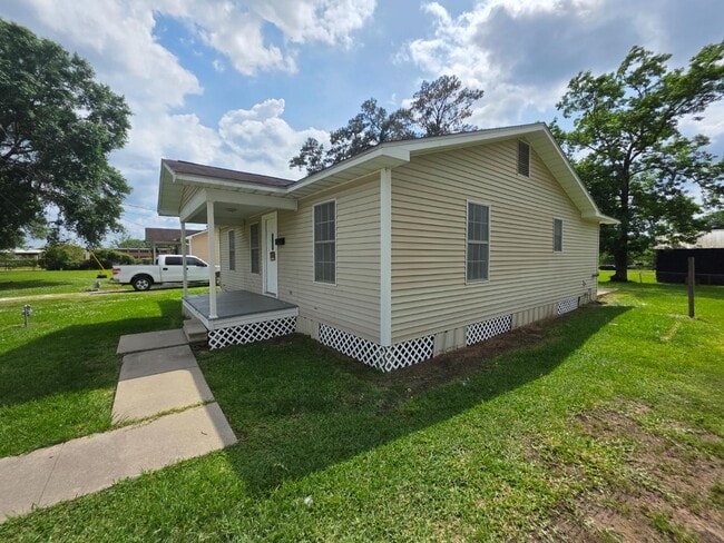 7186 Headlee Rd in Lumberton, TX - Building Photo - Building Photo