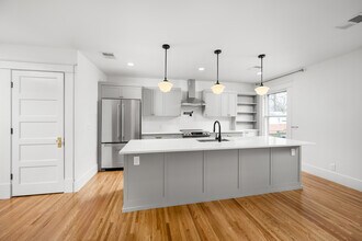 349 Elmwood Ave, Unit 2 in Buffalo, NY - Building Photo - Building Photo
