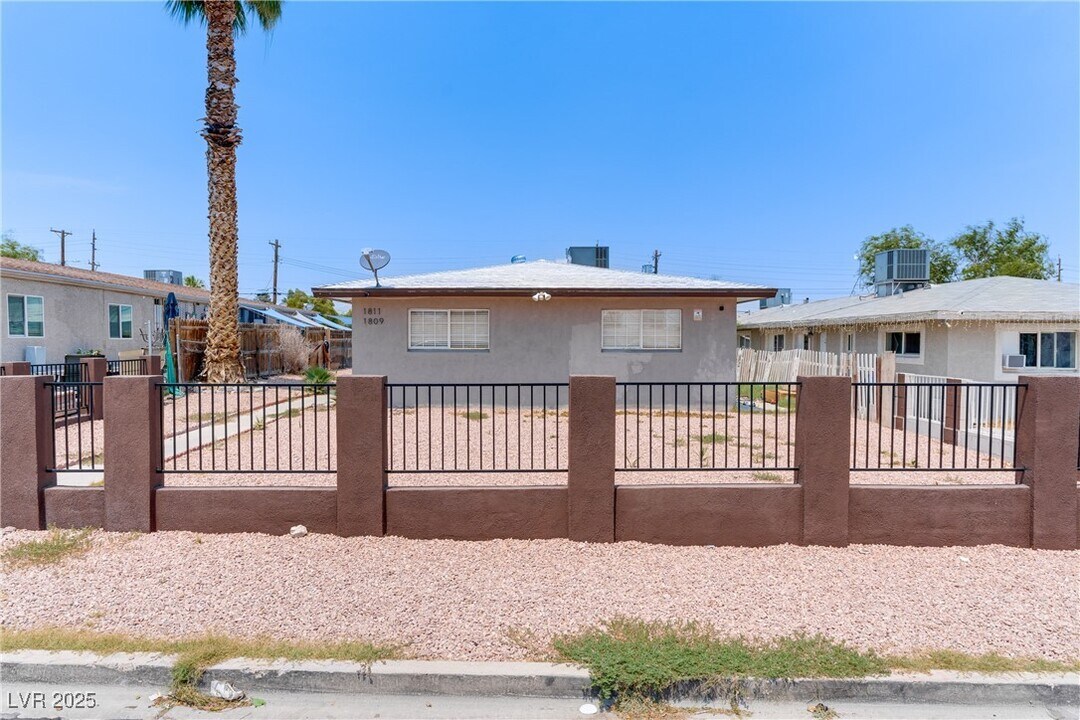 1811 Linden Ave in Las Vegas, NV - Building Photo
