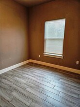 305 Anderson St in Smithville, TX - Foto de edificio - Building Photo