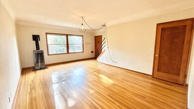 2025 SE Caruthers St in Portland, OR - Building Photo - Building Photo