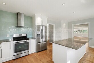 3107 Valley Ln in Falls Church, VA - Foto de edificio - Building Photo