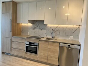 10626 City Pkwy in Surrey, BC - Building Photo - Building Photo