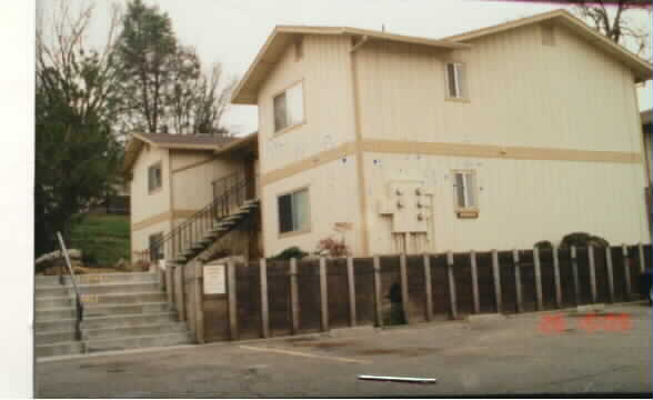 49464 Road 427 in Oakhurst, CA - Building Photo