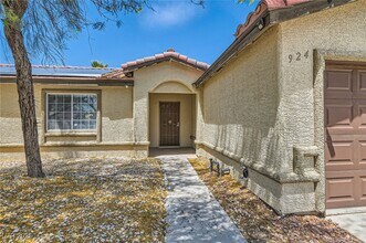 924 Clubview Dr in Henderson, NV - Building Photo - Building Photo