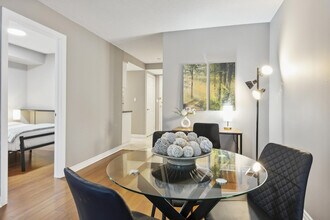 168 Simcoe St in Toronto, ON - Building Photo - Building Photo