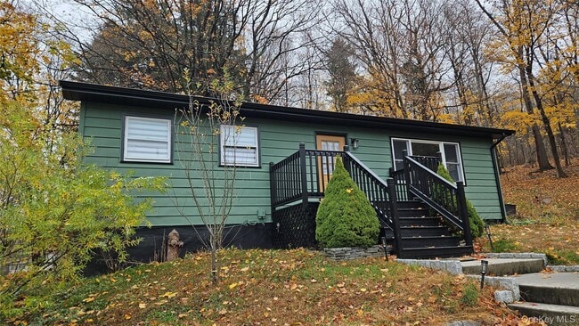 property at 40 Woodbury Rd