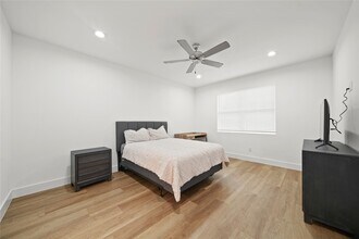 2510 Gray St in Houston, TX - Building Photo - Building Photo