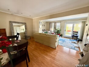 133 Clearview Ct in Derby, CT - Building Photo - Building Photo