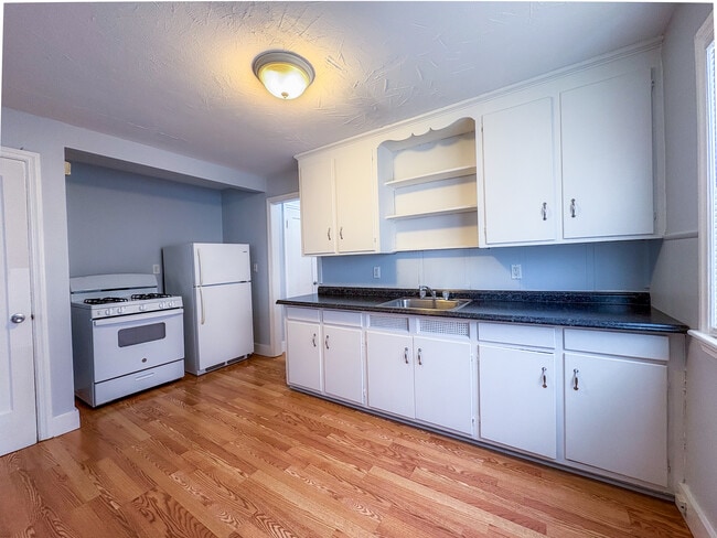 124 Sheldon Ter, Unit A