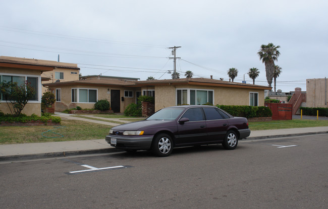 127-131 Daisy Ave in Imperial Beach, CA - Building Photo - Building Photo