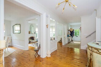 135 Meeting House Ln in Southampton, NY - Building Photo - Building Photo