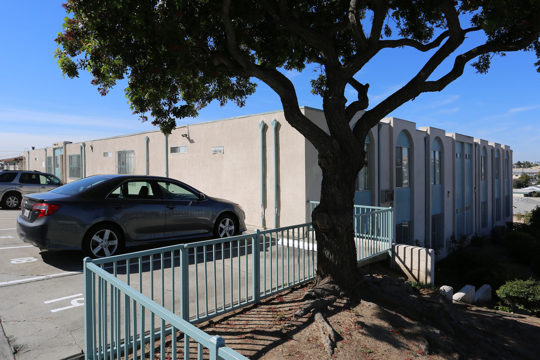 Golden Crest Apartments in San Diego, CA - Building Photo