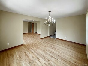 43 Elm Ave in Glen Cove, NY - Building Photo - Building Photo