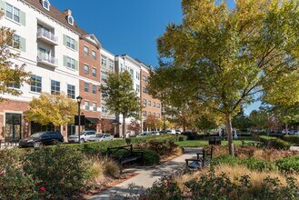 West Broad Village in Glen Allen, VA - Building Photo - Building Photo