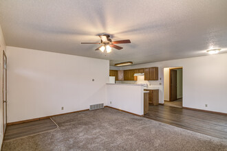 2101 Mittelstadt Ln in Eau Claire, WI - Building Photo - Building Photo