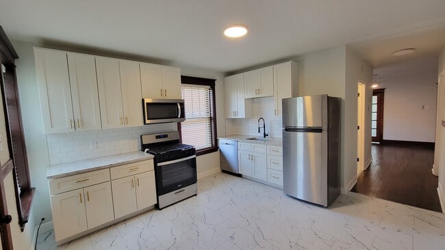 5537 Holly Hills Ave, Unit 5537A