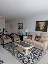 2380 World Pkwy Blvd in Clearwater, FL - Building Photo - Building Photo