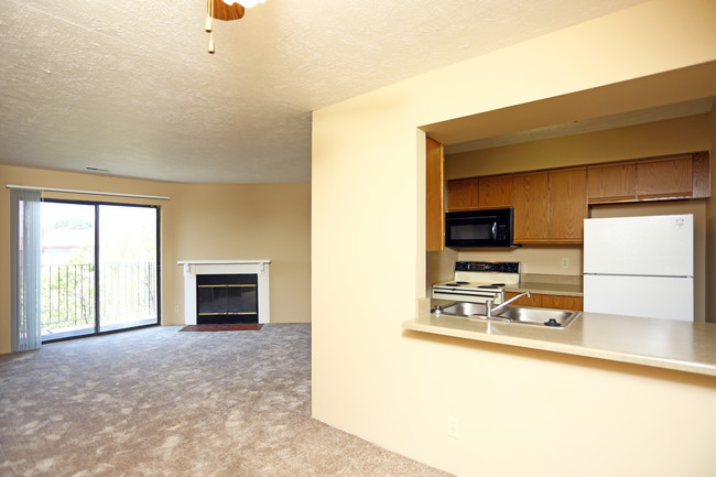 Fox Ridge Apartments in Omaha, NE - Building Photo - Interior Photo