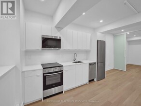 150-150 Fermanagh Ave in Toronto, ON - Building Photo - Building Photo