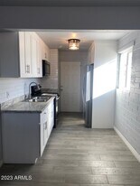 1321 N 48th Pl in Phoenix, AZ - Building Photo