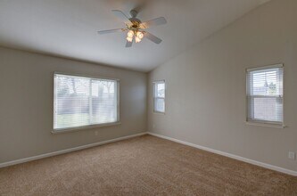 5149 W Celeste Ave in Fresno, CA - Foto de edificio - Building Photo