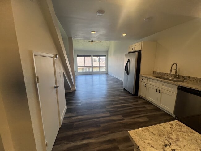 6131 Rancho Mission Rd in San Diego, CA - Building Photo - Building Photo