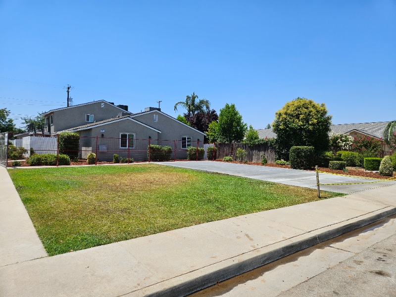 421 Tait Ave in Sanger, CA - Building Photo