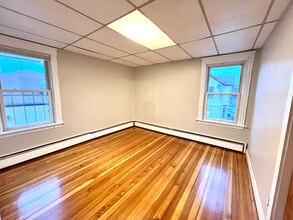 36 Ferncliff Ave in North Providence, RI - Foto de edificio - Building Photo