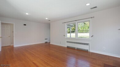 2186 Washington Valley Rd in Bridgewater, NJ - Building Photo - Building Photo