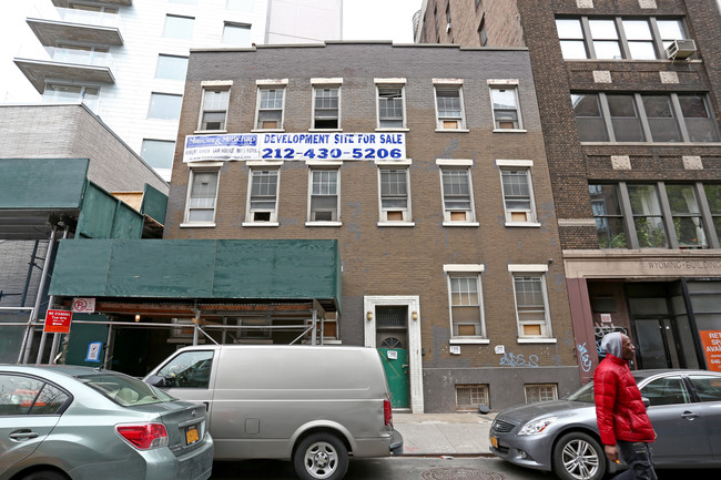 3 E 3rd St in New York, NY - Building Photo - Building Photo