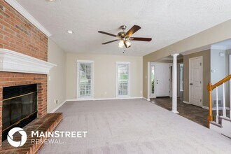 8410 Hurstbourne Woods Pl in Louisville, KY - Foto de edificio - Building Photo