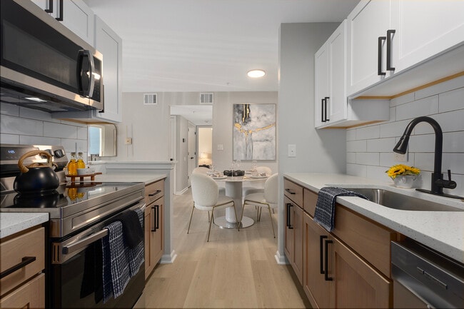 Shawnee Station in Shawnee, KS - Building Photo - Building Photo