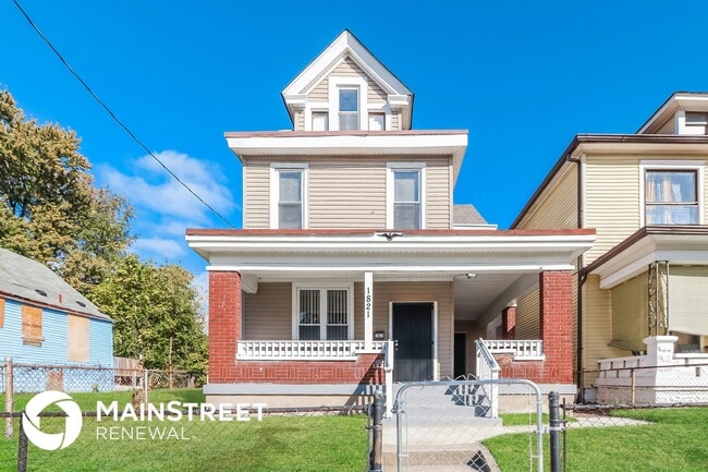 1821 Grand Ave