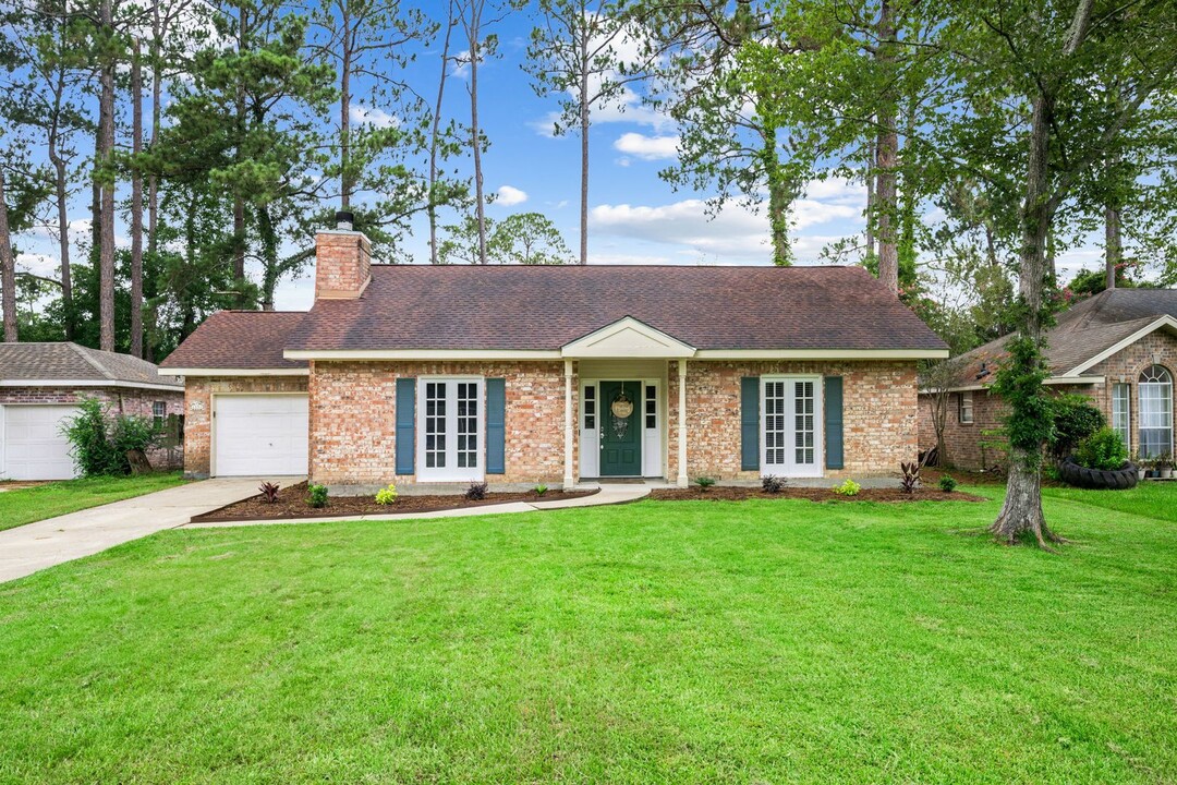 2158 Rue Pickney in Mandeville, LA - Building Photo