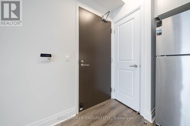 15 Zorra St in Toronto, ON - Building Photo - Building Photo