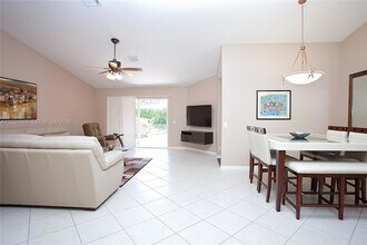 4104 Pine Ridge Ln in Weston, FL - Foto de edificio - Building Photo