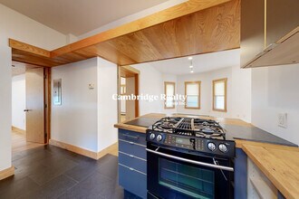 178 Columbia St, Unit B in Cambridge, MA - Foto de edificio - Building Photo