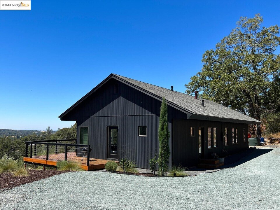 110 Duncan Hill Rd in Auburn, CA - Building Photo