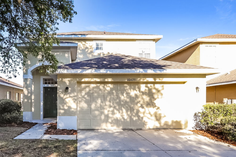 10425 Avelar Ridge Dr in Riverview, FL - Building Photo