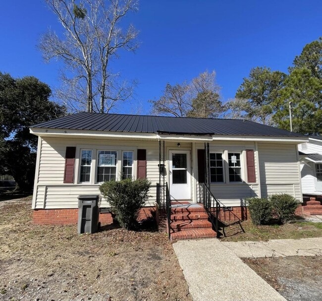 property at 604 S Sycamore St