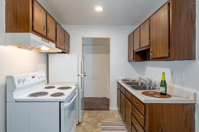 Walden Woods Apartments in East Lansing, MI - Building Photo - Interior Photo