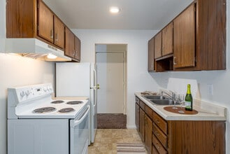 Walden Woods Apartments in East Lansing, MI - Foto de edificio - Interior Photo