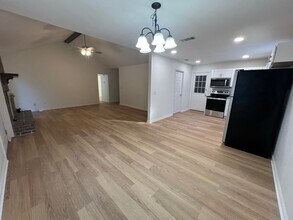 302 Debbie Ln in Statesboro, GA - Building Photo - Building Photo