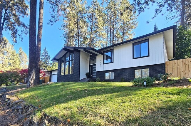 property at 4427 W Shawnee Ave