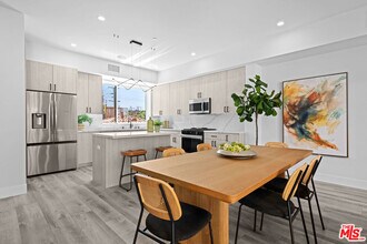 1957 1/2 S Preuss Rd in Los Angeles, CA - Building Photo - Building Photo