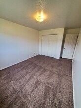 2114 Meppen Dr in Idaho Falls, ID - Foto de edificio - Building Photo