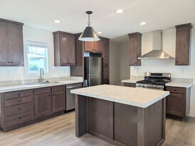 400 Sulphur Bank Dr in Clearlake Oaks, CA - Building Photo