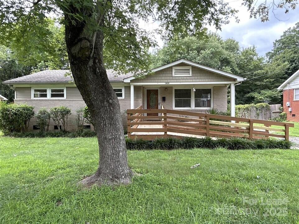 1431 Woodhill Ln in Charlotte, NC - Building Photo