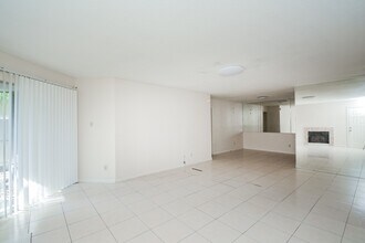 9700 Leawood Blvd in Houston, TX - Building Photo - Building Photo